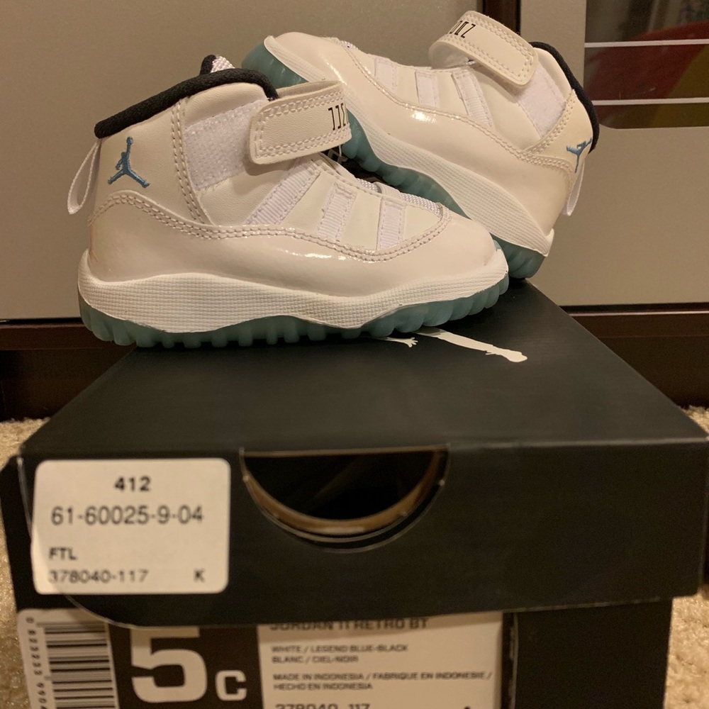 Jordan 11 retro size 5c - legend blue and white